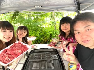 ５月はパパの誕生日！！ 中庭でバーベキューです。会員様のお店から買ったお肉がとっても美味しかったですよ(#^^#)