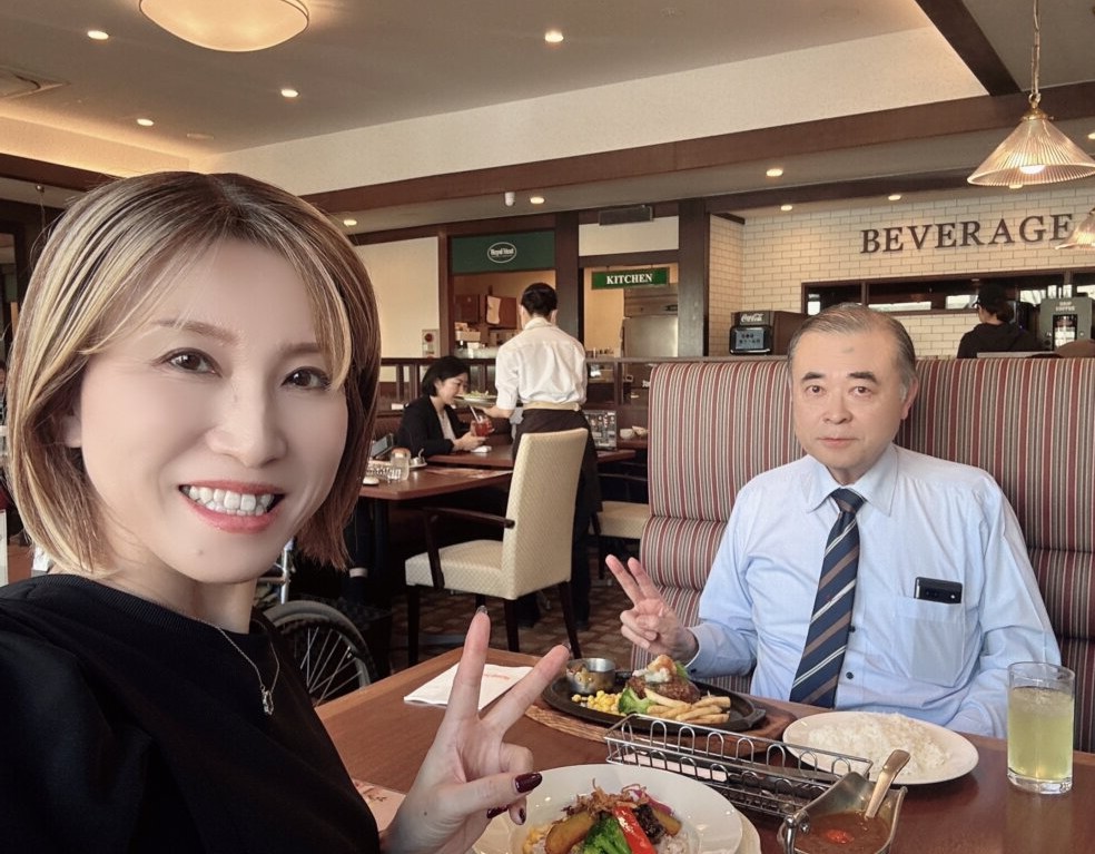 昨日は会長と久しぶりのランチミーティング✨ これからもハピネスの会員様の婚活が順調に進むようにスタッフ全員で力を合わせて頑張ります(*^^)v