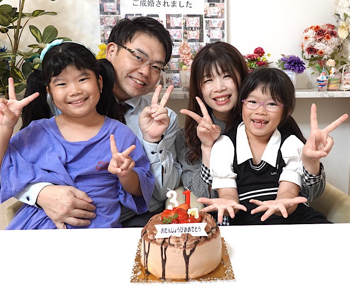 昨日は私の◯◯回目の誕生日♪ 今回も家族で楽しい誕生日になりました～(≧▽≦) 娘たちは小学１年生と２年生。スクスクと成長してくれていま～す(*^^)v