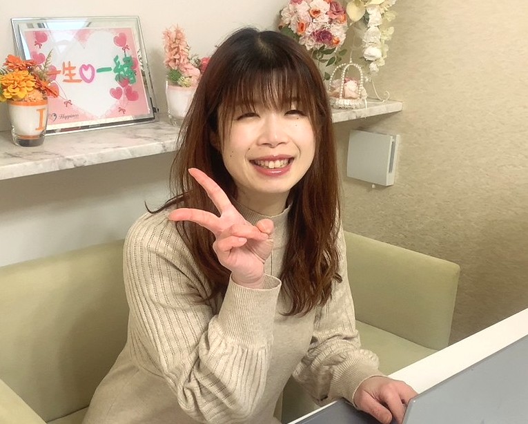 ハピネスのお見合いマスターのあきで～す💕 お見合いのお世話は全て私にお任せください！ 昨年は２，１８３組のお見合いのお世話をさせていただきました(*^^)v