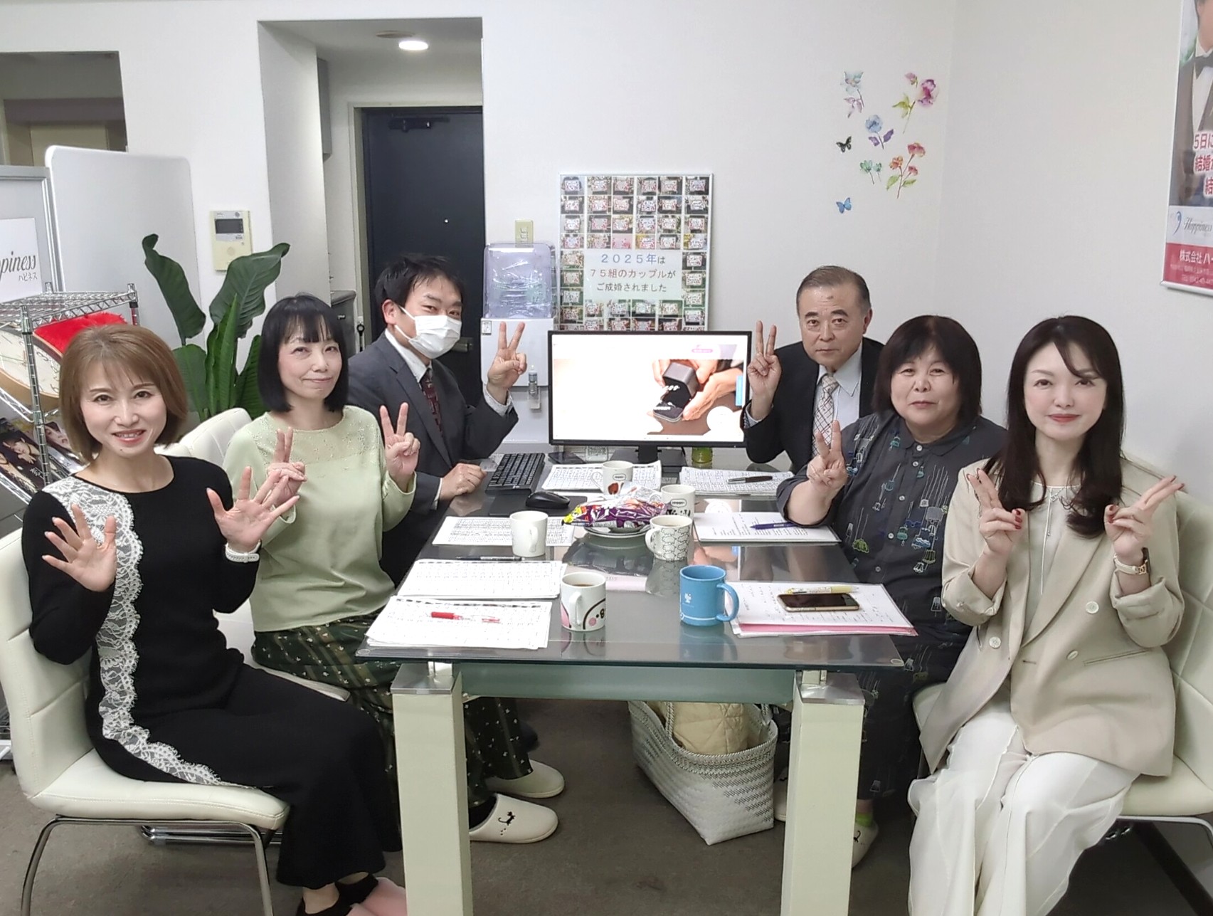 毎週火曜日はスタッフミーティング！ 毎日暑くってもう夏なの？って思ってしまいますよね💦 それでも会員様の幸せを願って私たち頑張ります(*^^)v