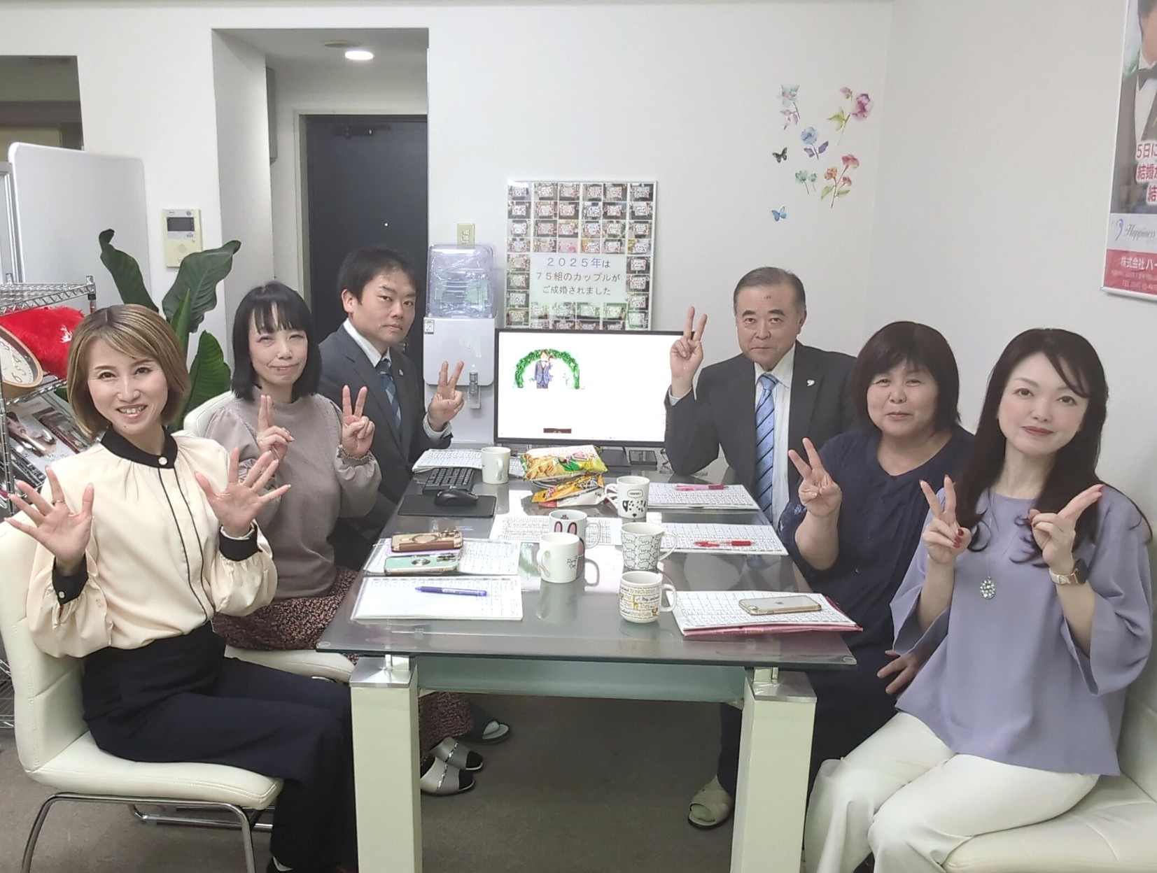 毎週火曜日はスタッフミーティング！ ハピネスでは私たちメインスタッフ６人が毎週集まって話合いながら会員様のサポートをさせていただいています(*^^)v