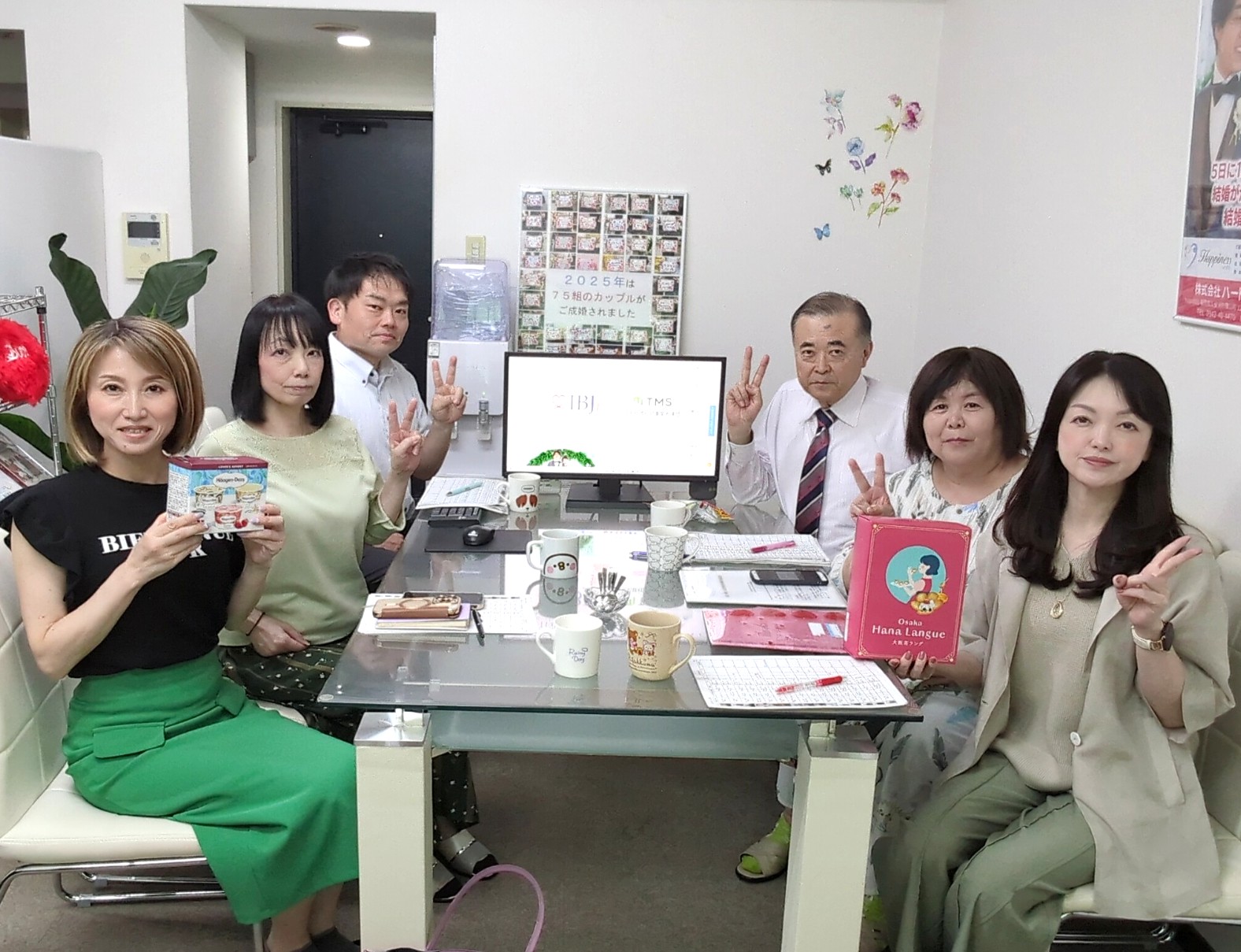 毎週火曜日はスタッフミーティング！ ハピネスでは私たちメインスタッフ６人が毎週集まって話合いながら会員様のサポートをさせていただいています(^O^)／